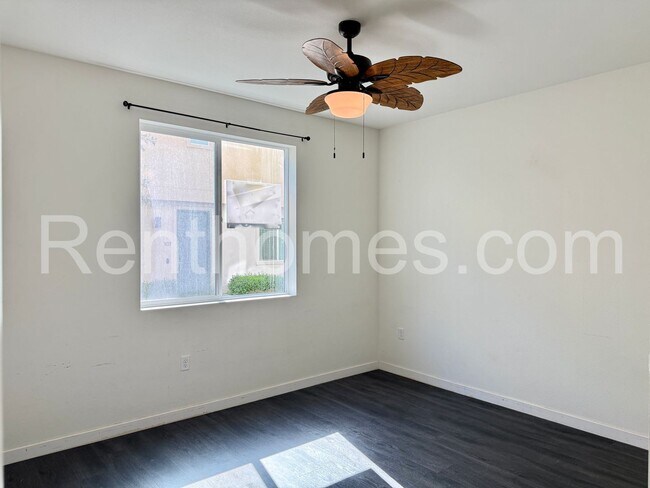 Building Photo - Otay Mesa, 5841 Seacliff Pl #95, LVP Flooring, Quartz Counters, 8 Solar Panels, AC, 2 Car Garage.