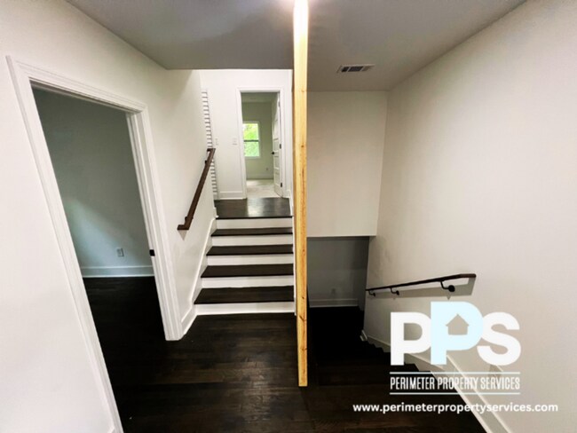 Building Photo - 1064 Westmoor Dr NW