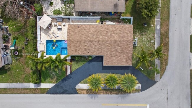 Building Photo - 268 SE 8th Ave