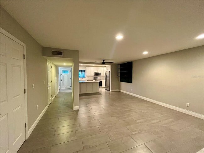 Building Photo - 727 N Himes Ave