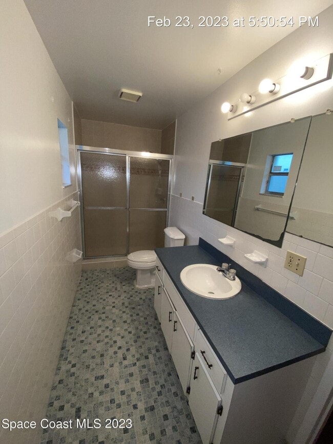 Building Photo - 304 Darrow Ave