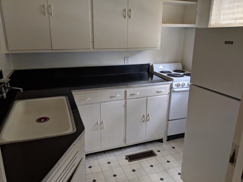 Building Photo - 218 Hillcrest Ave