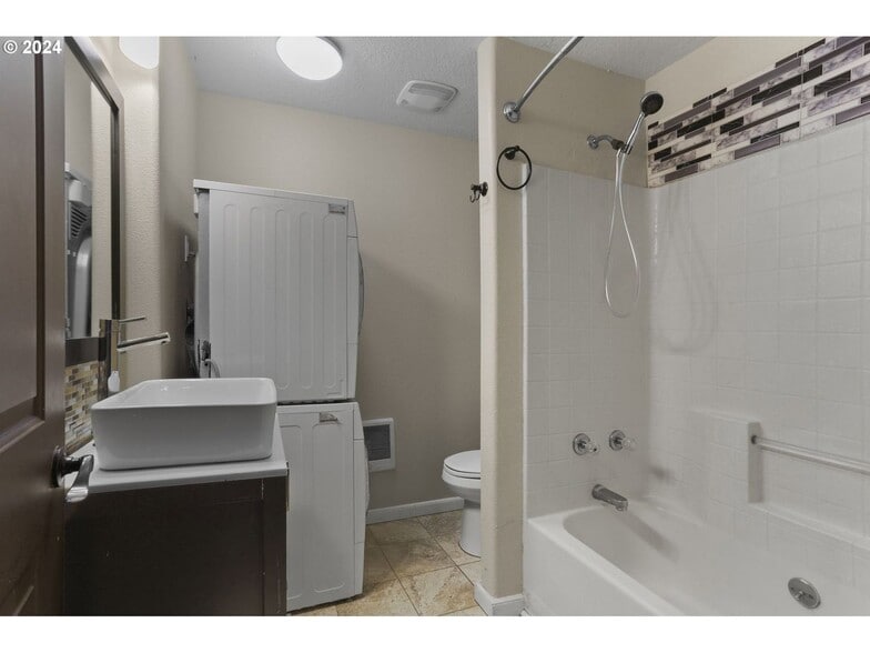 Building Photo - 3610 SE 141st Ave