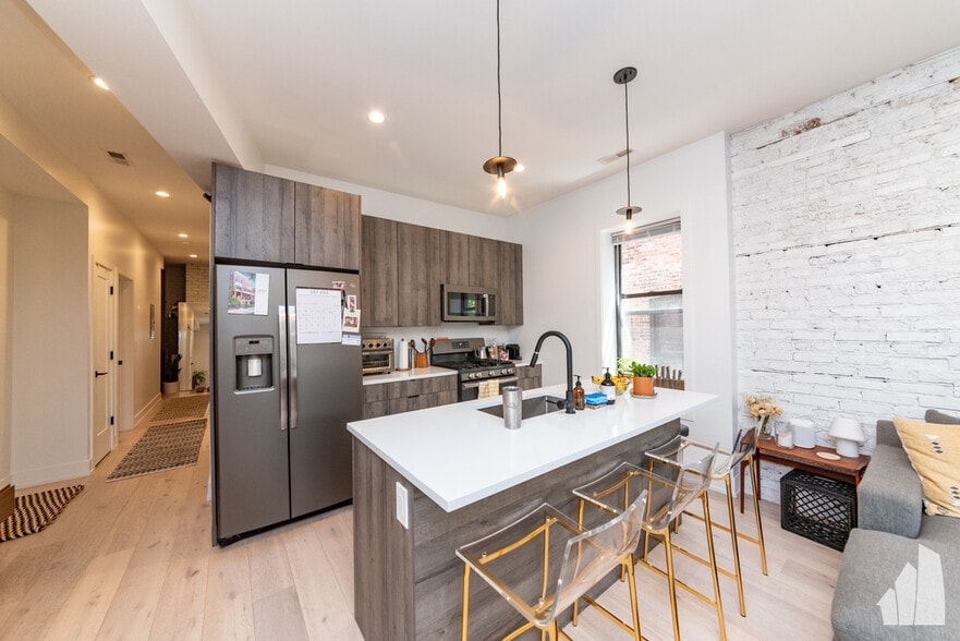 Building Photo - 1334 W Bryn Mawr Ave