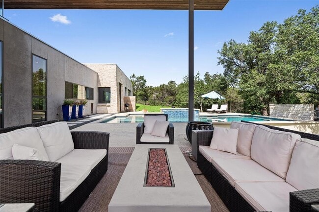 Building Photo - 1302 Socorro Dr