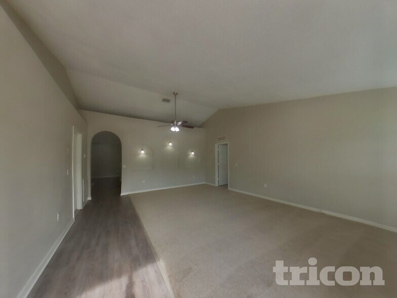 Building Photo - 11960 Cherry Creek Rd