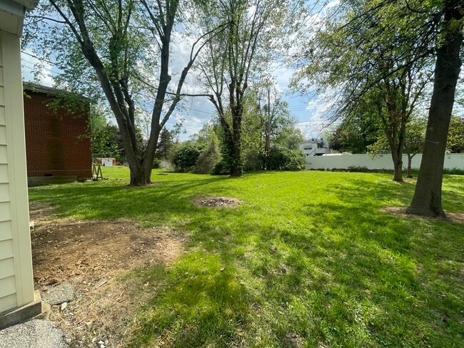 Building Photo - 843 Vine St