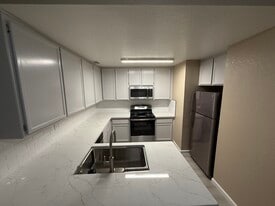 Building Photo - 1102 Cedar Creek Dr