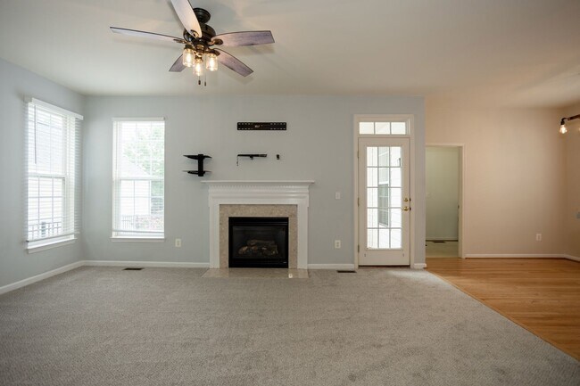 Building Photo - Spacious & Bright Home in Parks of Piedmon...