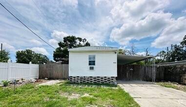 Building Photo - 2 Bed 1.5 Bath, Minutes from Tarpon Springs