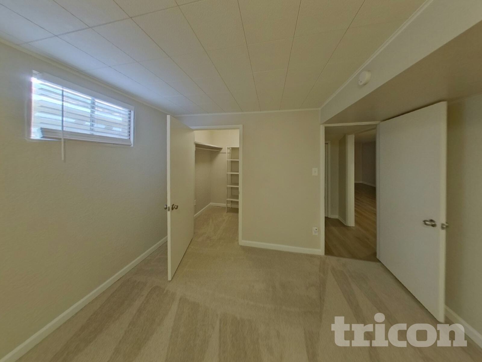 Building Photo - 3514 E La Salle St