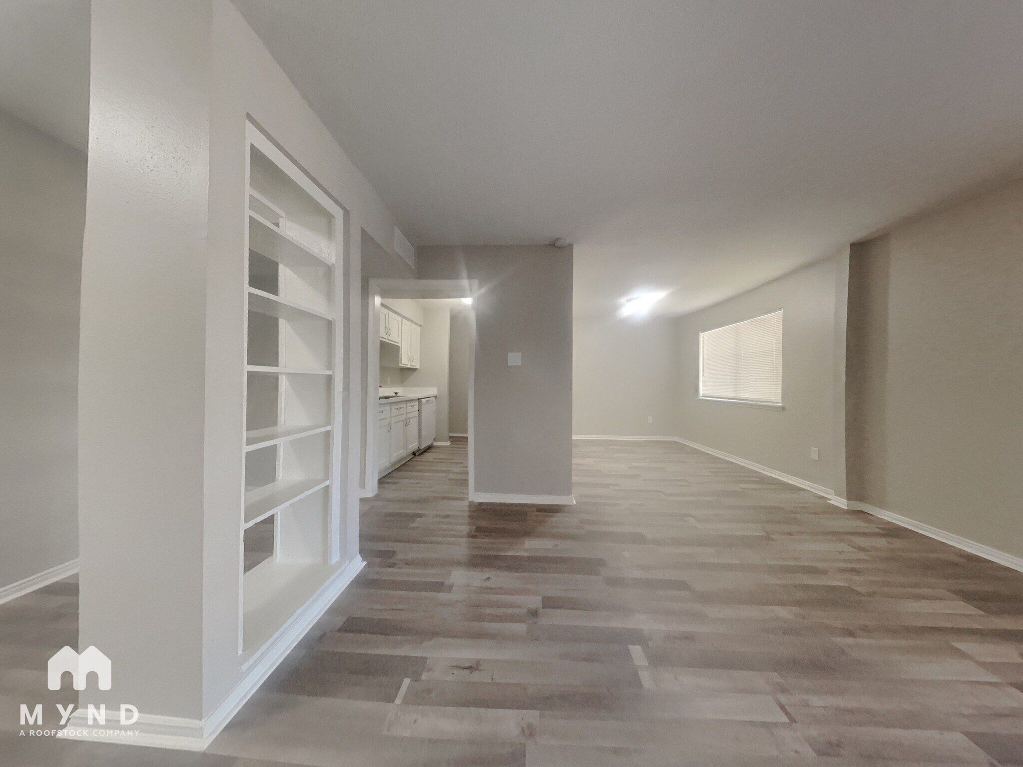 Building Photo - 5625 Antoine Dr