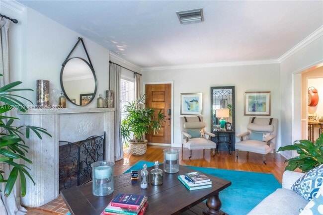 Building Photo - 1921 SW 18th Ave