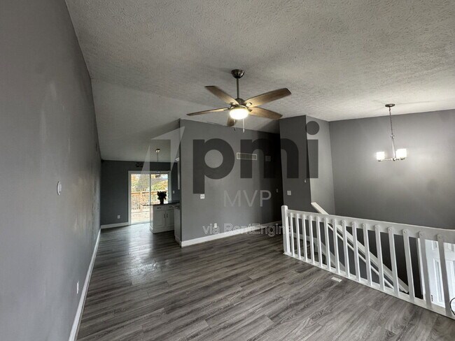 Building Photo - 1019 Cowton Dr