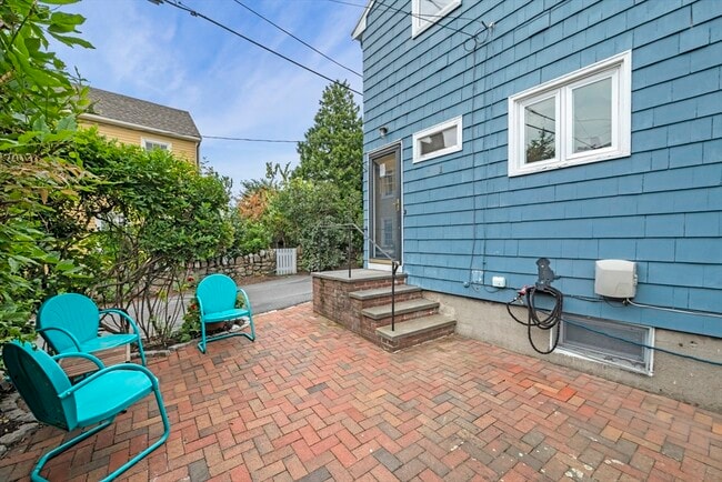 Building Photo - 1 Goodwins Ct