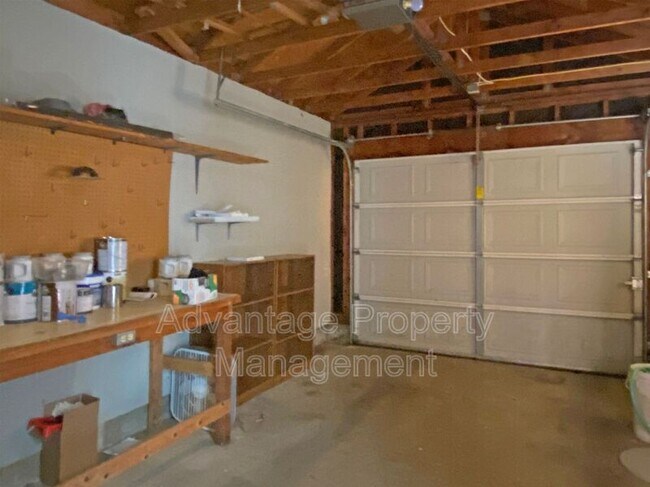 Building Photo - 149 NE Powderhorn Dr