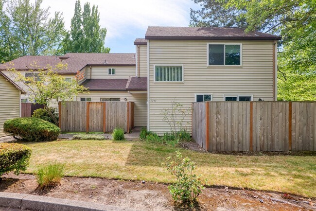 Building Photo - 5751 SW 204th Pl