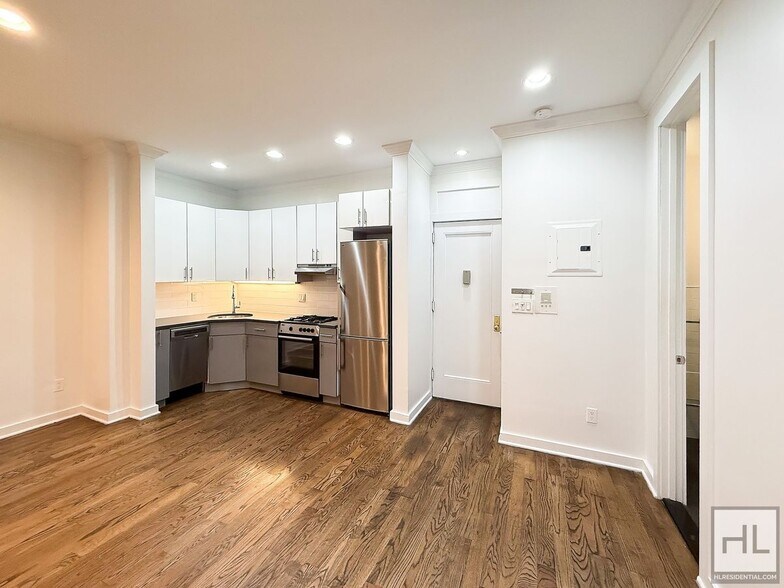 Building Photo - EASTERN PARKWAY / Crown Heights 1-Bed 1-Bath