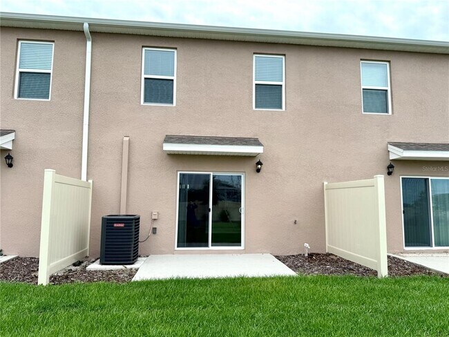 Building Photo - 1213 BALSAM Dr