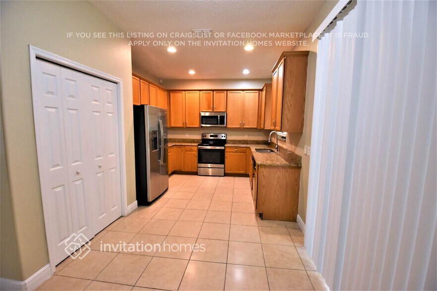 Building Photo - 900 Oak Chase Dr