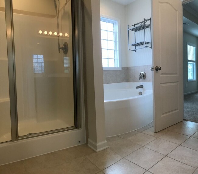 Building Photo - Regal Home on Regatta Way!