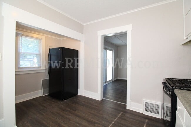 Building Photo - CHARMING!! 3 bedroom, 1.5 Bath Home in Des Moines