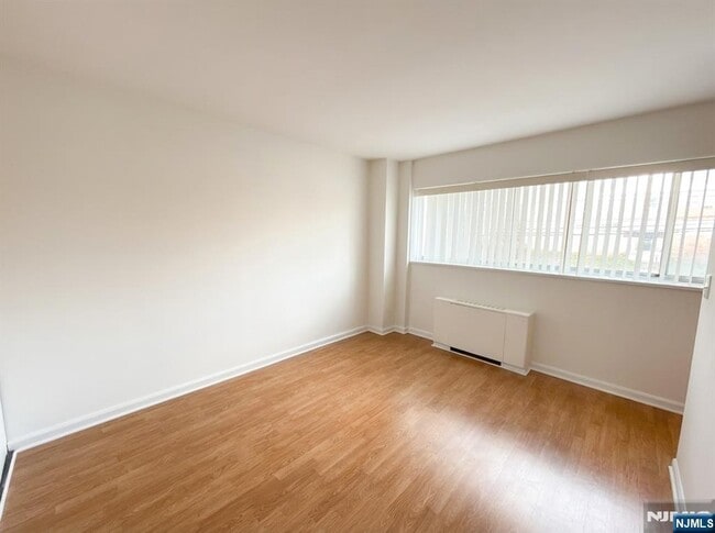 Building Photo - 2180 Center St