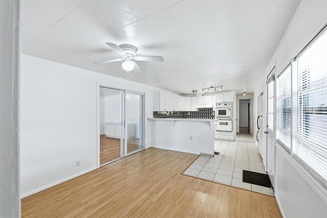 Building Photo - 5236 Kenwood Ave