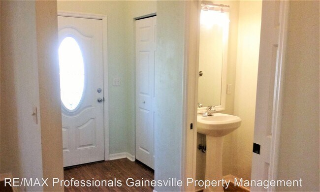 Building Photo - 3 br, 2.5 bath House - 162 SW 145th Drive #10