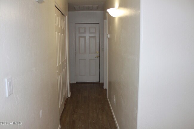 Building Photo - 921 S Val Vista Dr
