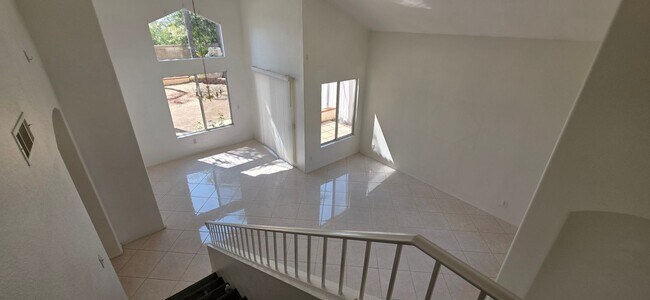 Building Photo - Four Bedroom Three Bathroom Home in Murrieta!