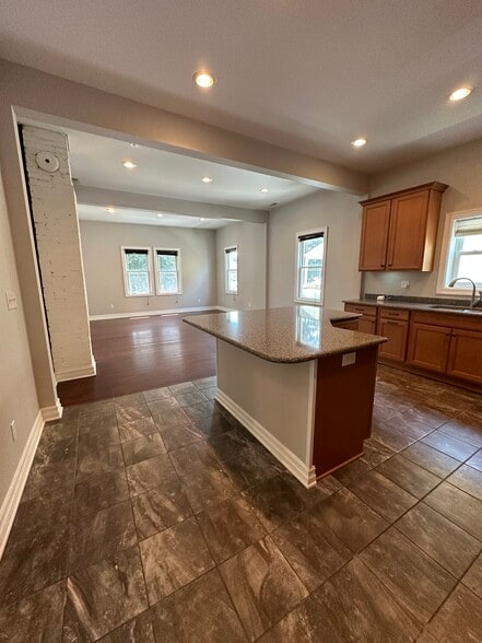 Building Photo - 125 Division St