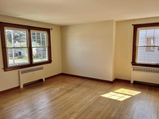 Building Photo - 82 S Chestnut St