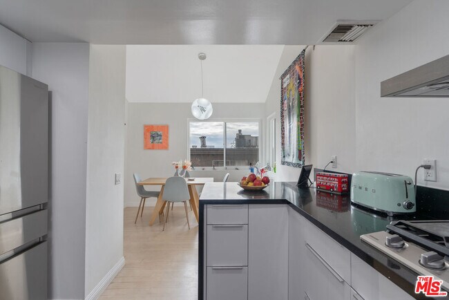 Building Photo - 1979 Grace Ave