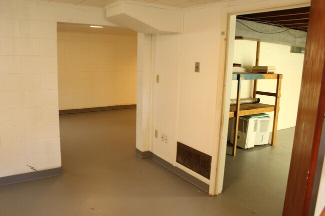 Building Photo - 1703 Shady Lane Rd