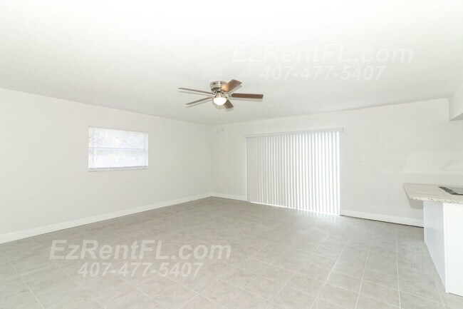 Building Photo - Remodeled 4/1.5 with Large Family Room