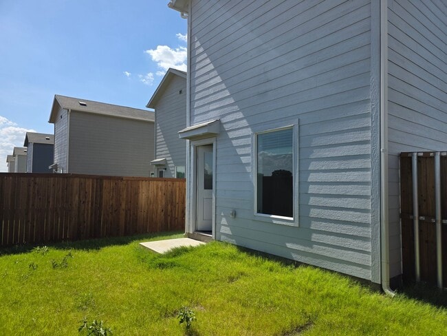 Building Photo - Your Next Chapter Starts Here: 4-Bedroom H...