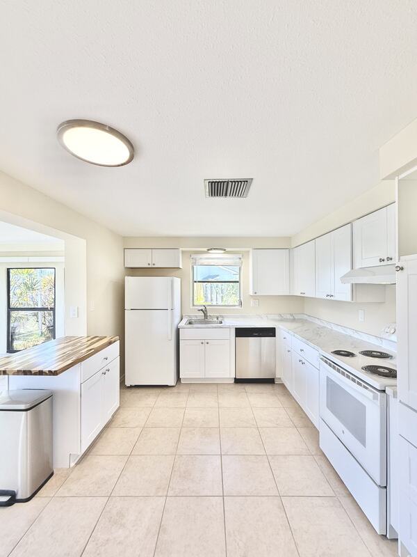 Building Photo - 8026 Brighton Dr