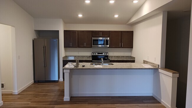 Building Photo - 6112 Andersonville Rd