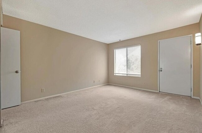 Building Photo - Cozy Penthouse Condo in Gated Community with Pools & In-Unit Laundry