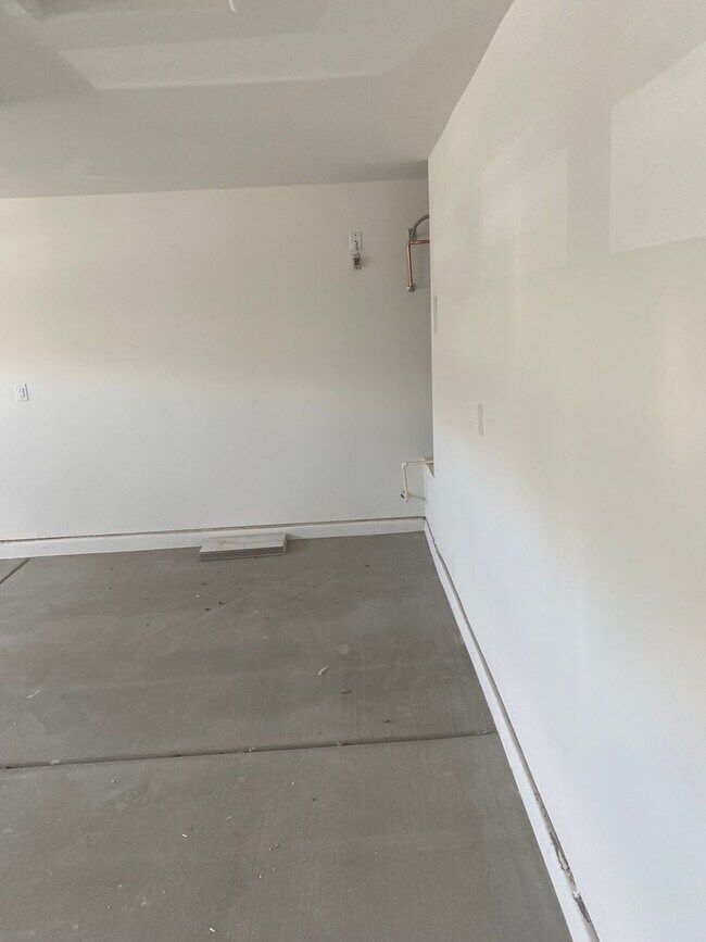 Building Photo - Charming 4 bedroom house in Coolidge