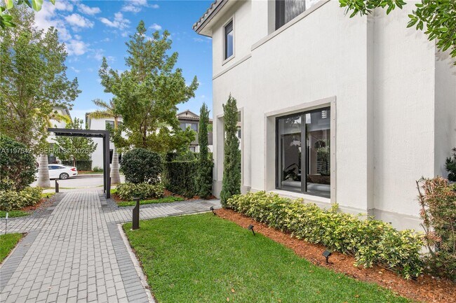 Building Photo - 4301 NW 81st Ct