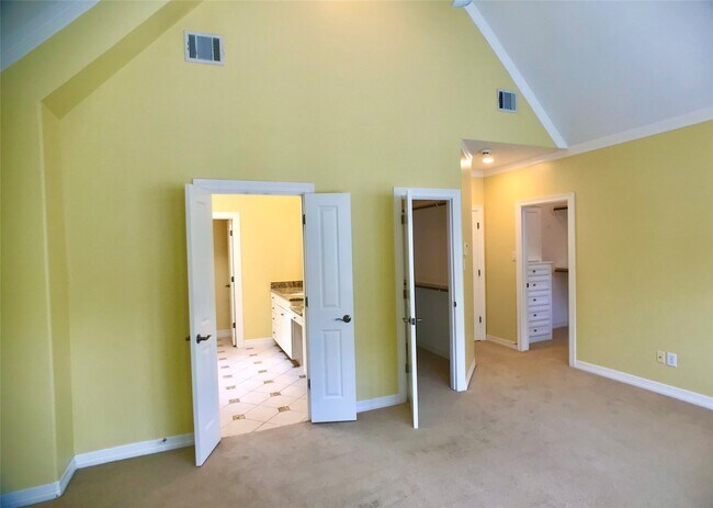 Building Photo - 2104 Bancroft Ln