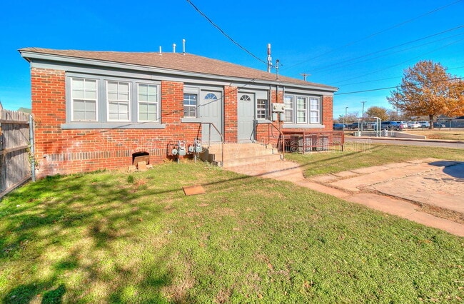 Building Photo - 944 East Dr