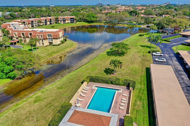 Building Photo - 5390 Woodland Lakes Dr