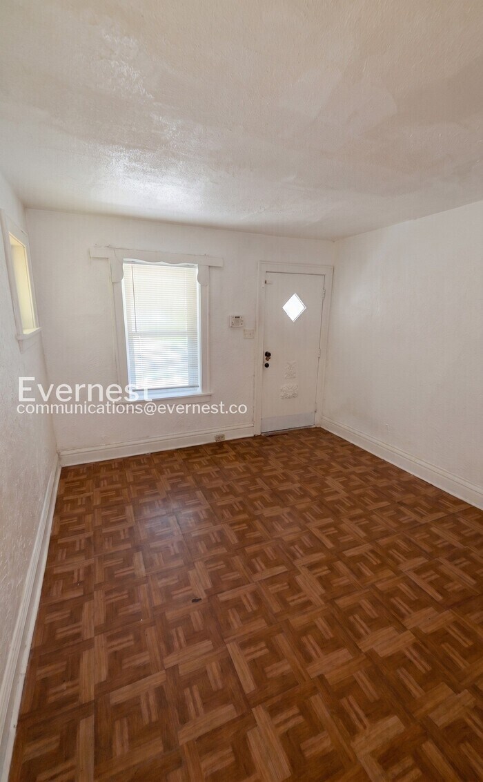 Building Photo - 4847 Calvin Ave