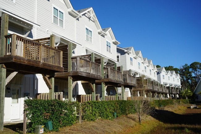 Building Photo - 4032 Tamarisk Ln