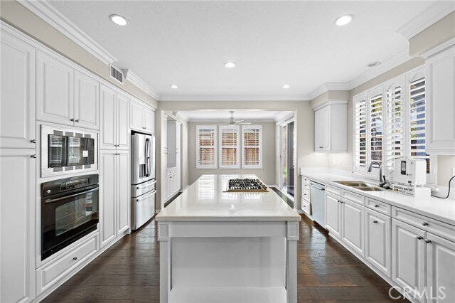 Building Photo - 6981 Shoreline Dr