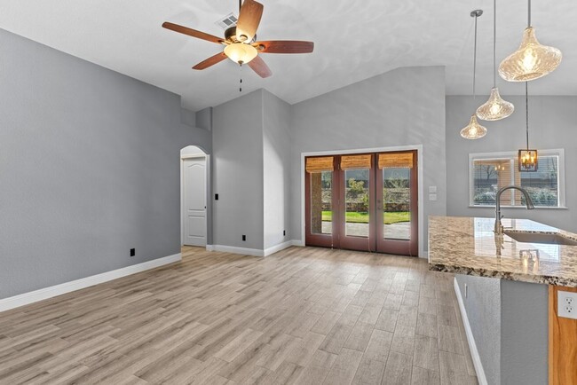 Building Photo - Spacious Single Story, 4 Bedroom "Henderso...