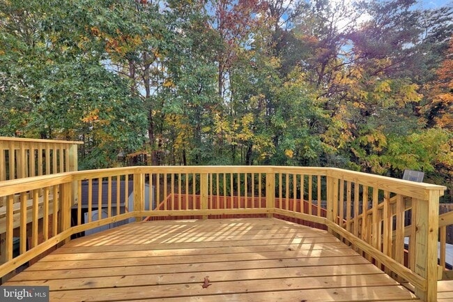 Building Photo - 306 Kings Crest Dr